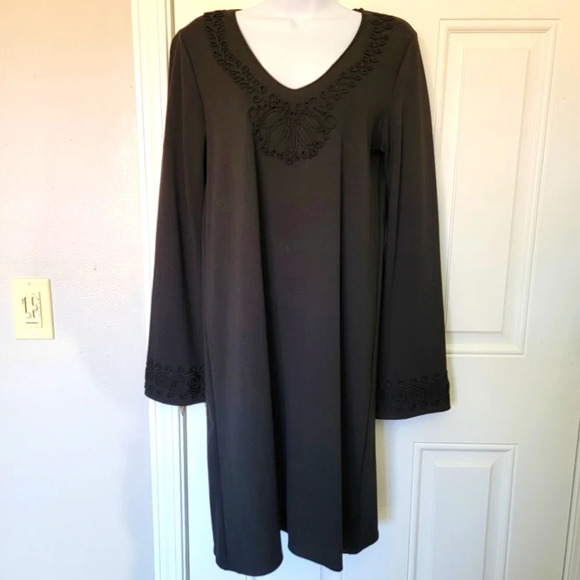 Max Studio Black Long Flared Sleeve V Neck Embroidered Dress Knee Length Size M - Picture 1 of 12